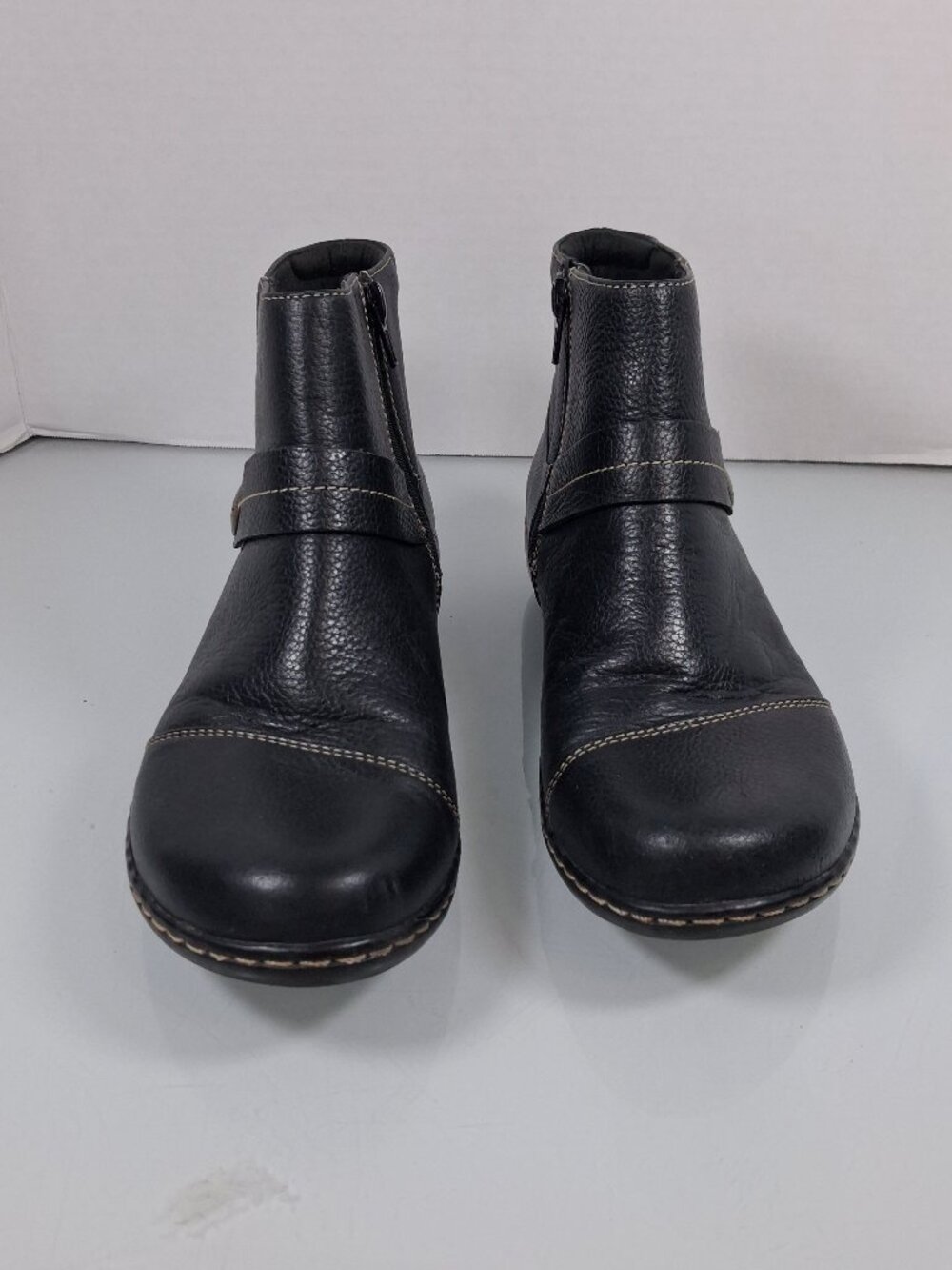Clarks Collection Ashland Pine Women's Size 8 Black Leather Side Zip Ankle Boots